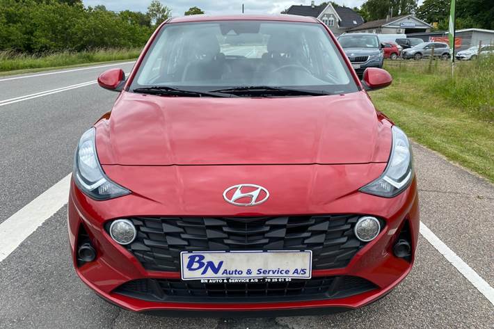 Rød Hyundai i10 fra 2021