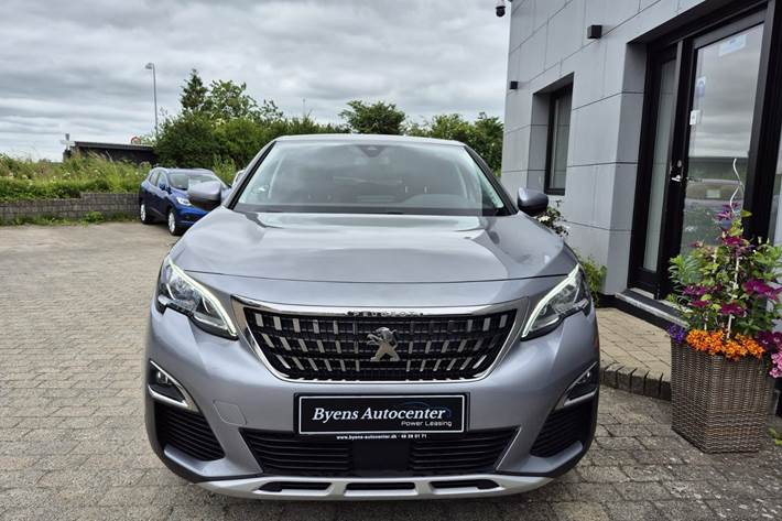 Sølv Peugeot 3008 fra 2018