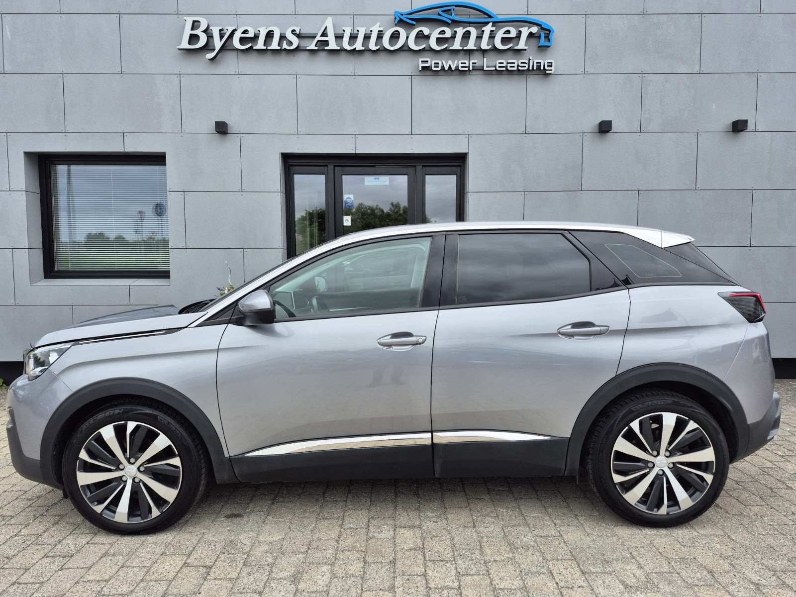 Sølv Peugeot 3008 fra 2018