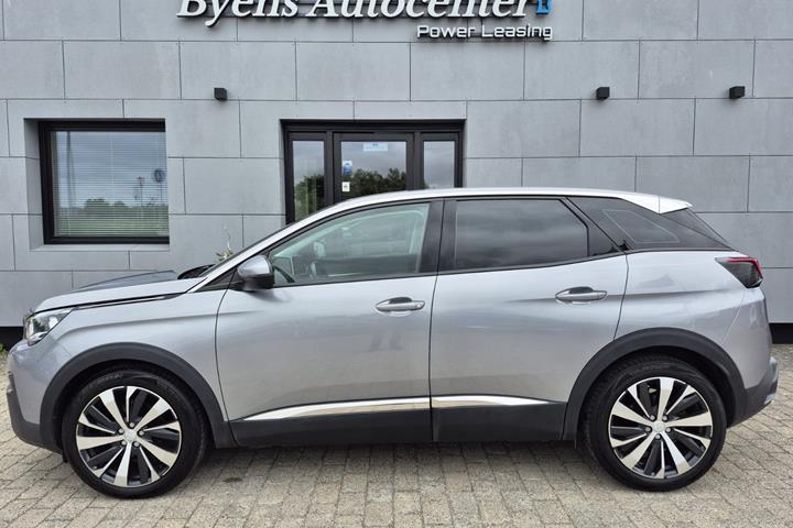 Sølv Peugeot 3008 fra 2018