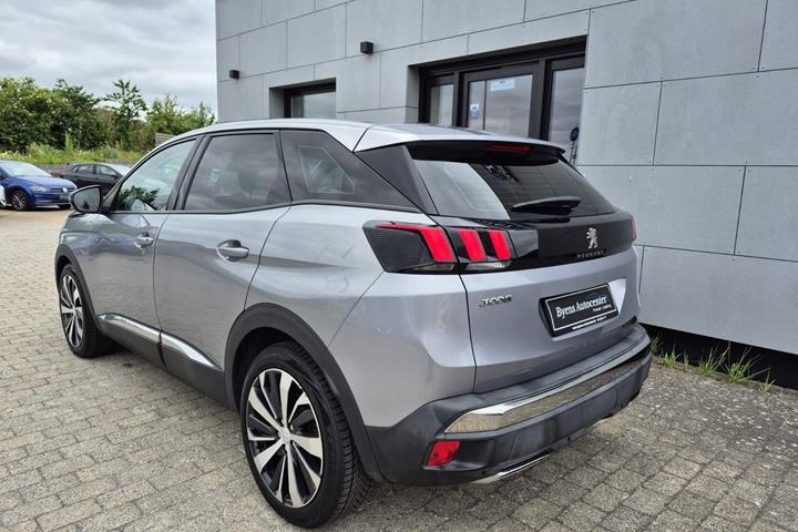 Sølv Peugeot 3008 fra 2018