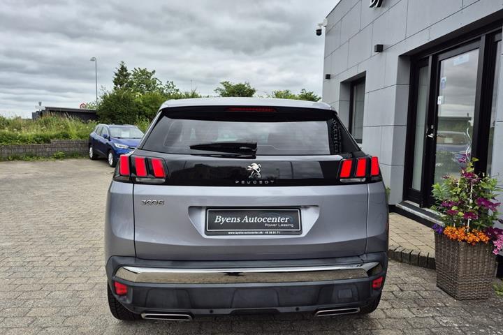 Sølv Peugeot 3008 fra 2018