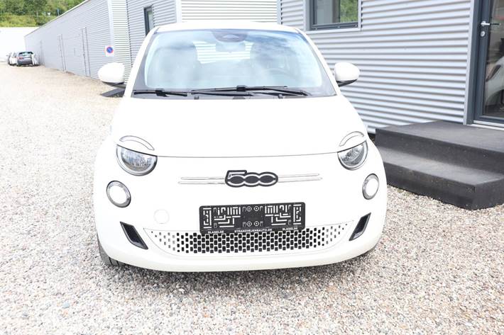Hvid Fiat 500e fra 2023