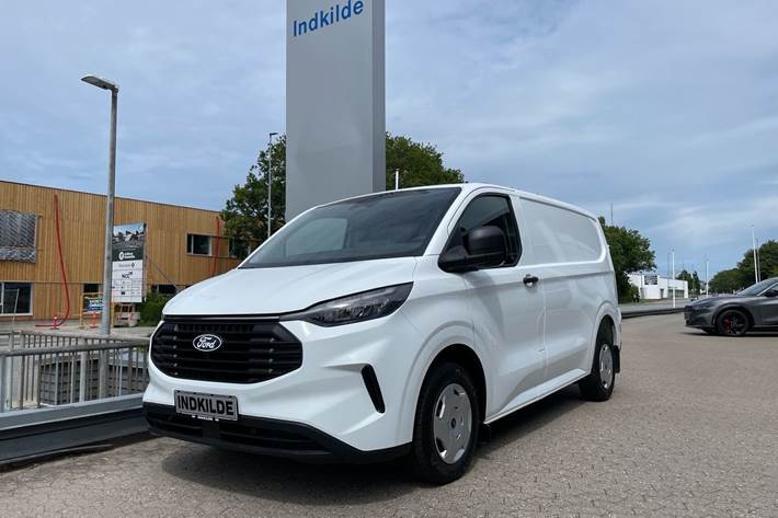 Hvid Ford Transit Custom 300 L2 fra 2024 set udefra