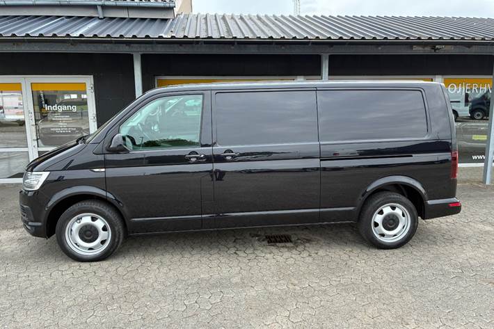 Sort VW Transporter fra 2017