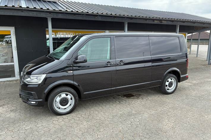Sort VW Transporter fra 2017
