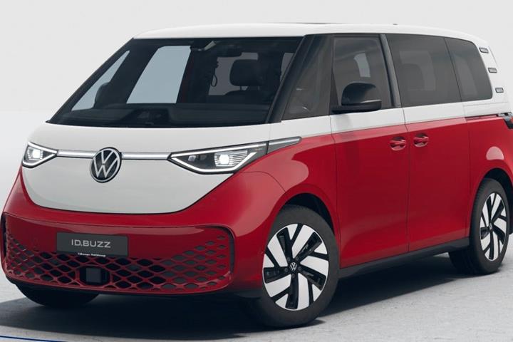 Rød VW ID.Buzz fra 2027 set udefra