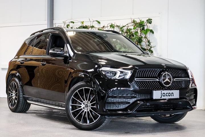 Sort Mercedes GLE350 de fra 2021 set udefra