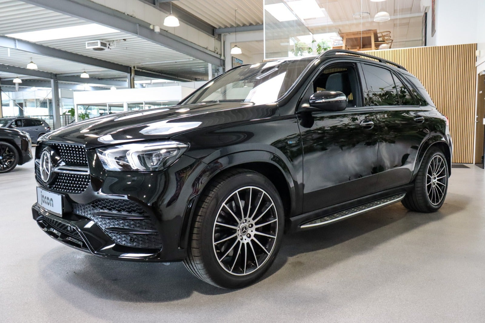 Sort Mercedes GLE350 de fra 2021