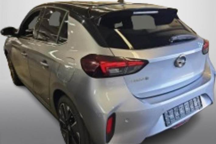 Grå Opel Corsa-e fra 2023