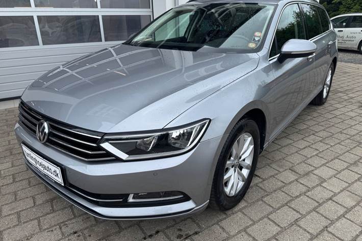 Grå VW Passat fra 2018