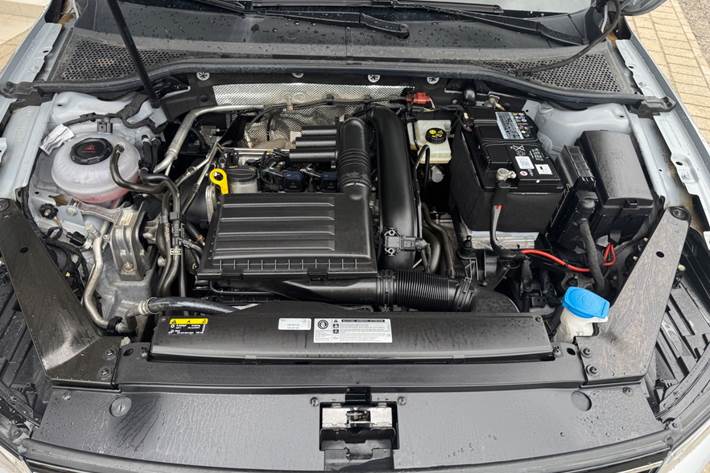 Grå VW Passat fra 2018