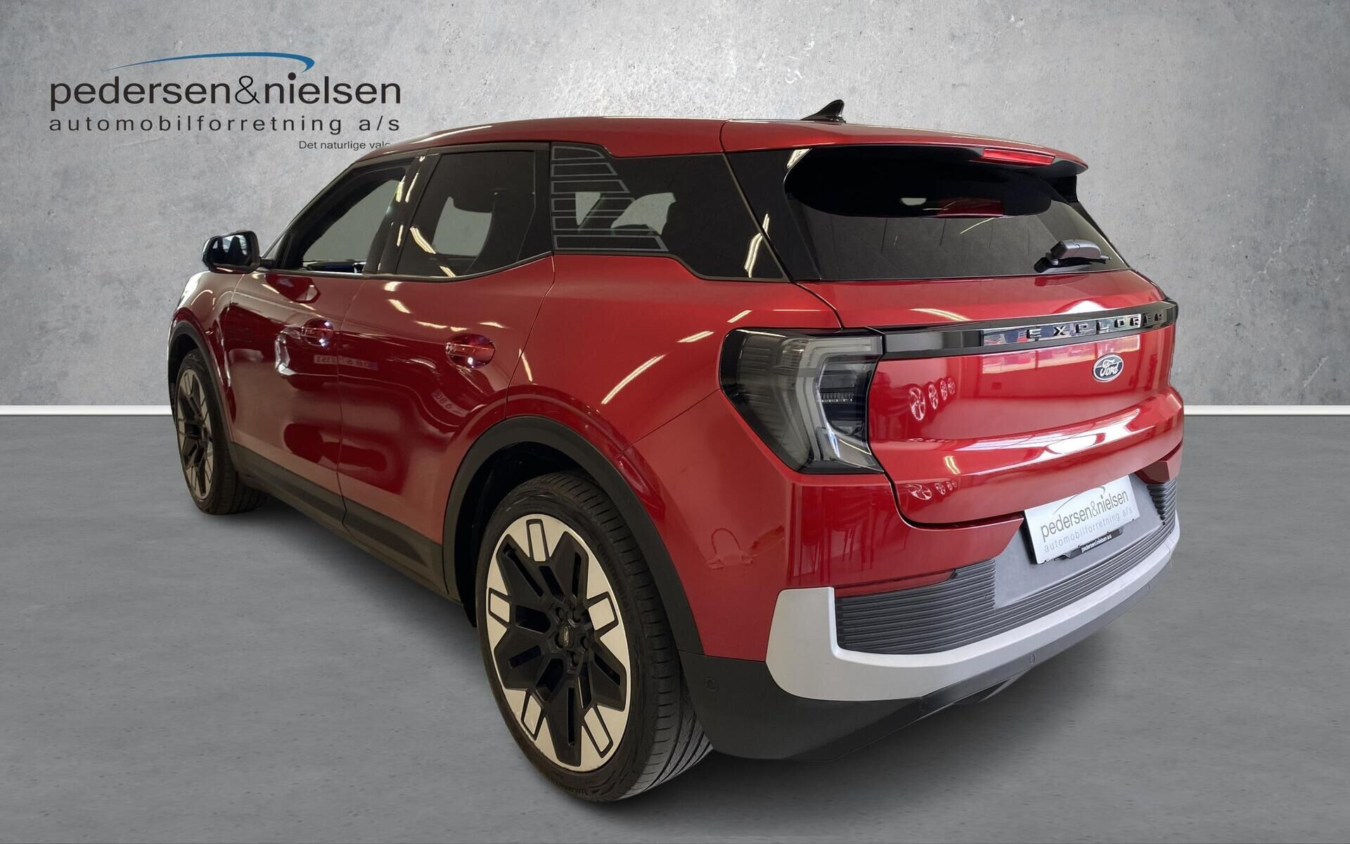 Rød Ford Explorer fra 2024