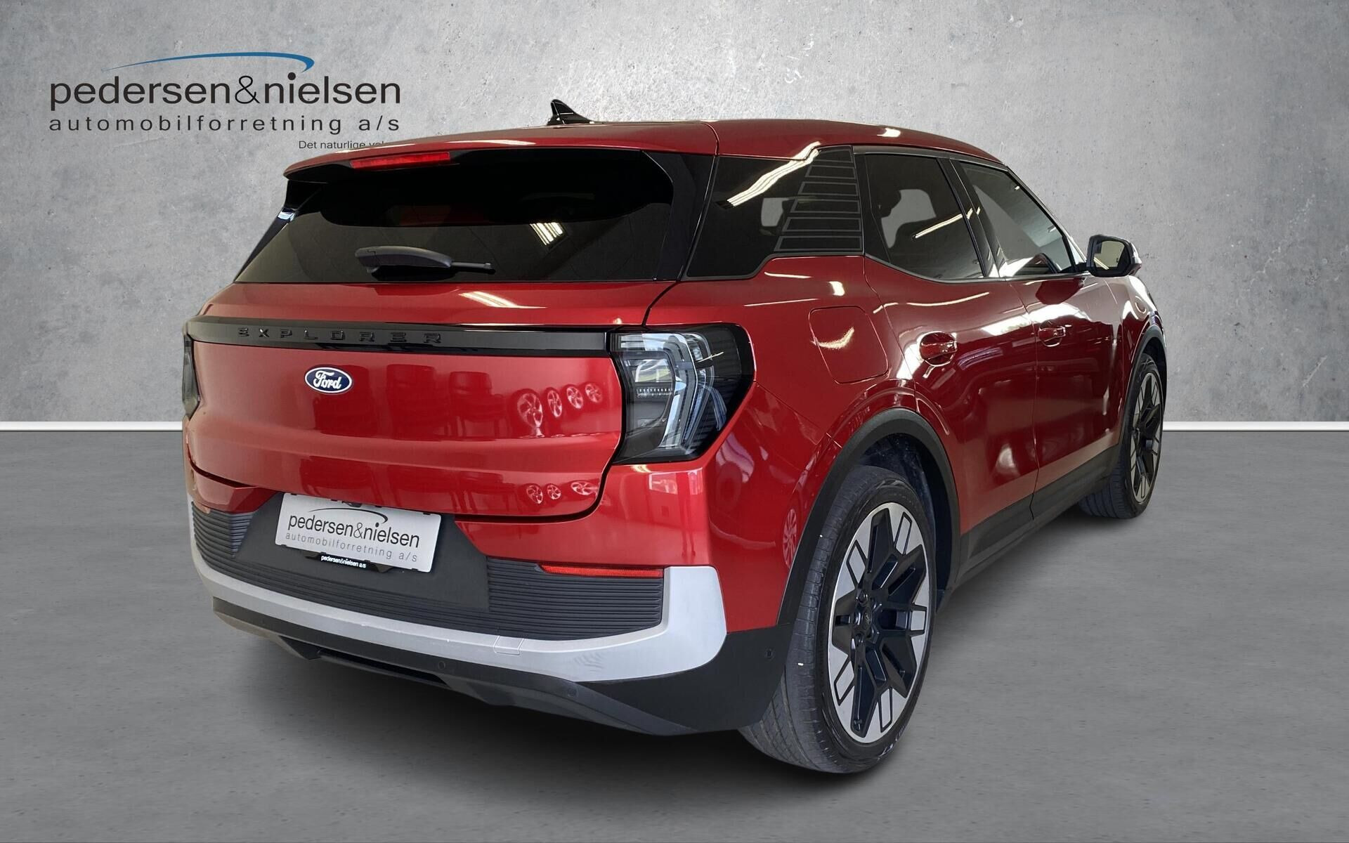 Rød Ford Explorer fra 2024