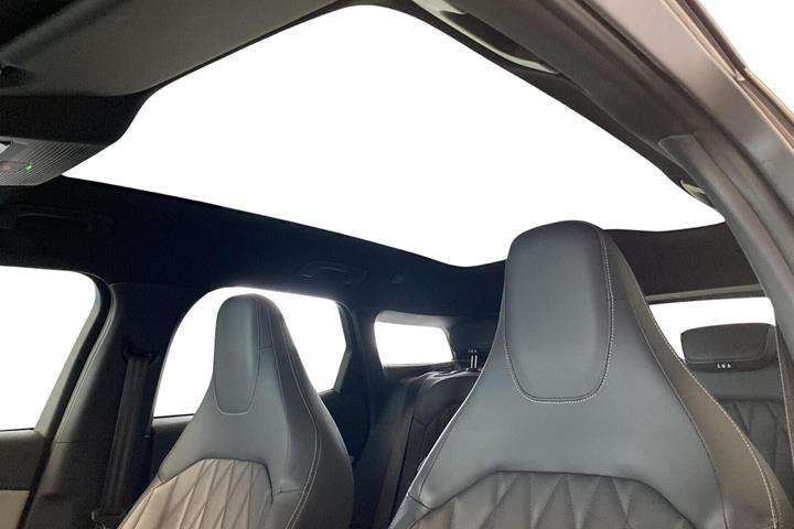 Rød Ford Explorer fra 2024