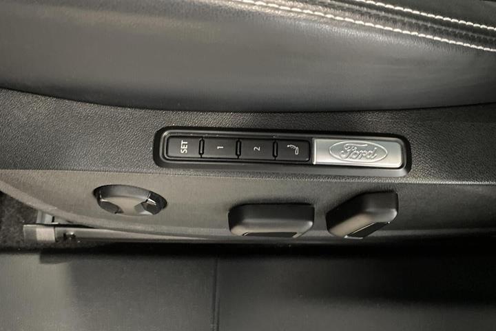 Rød Ford Explorer fra 2024