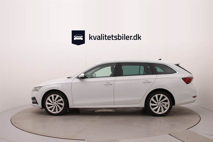 Hvid Skoda Octavia fra 2021