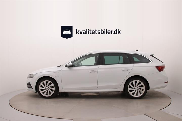 Hvid Skoda Octavia fra 2021