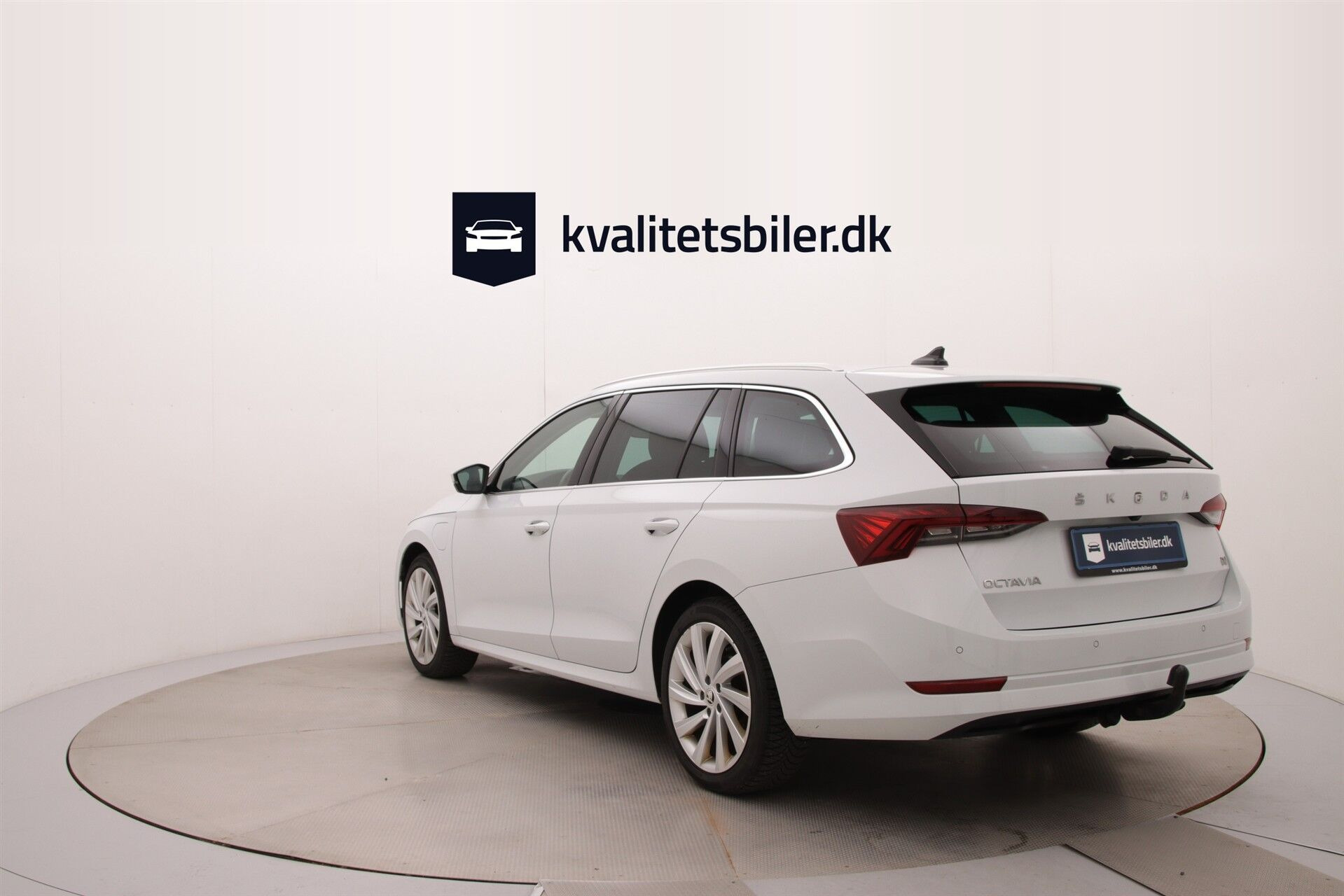 Hvid Skoda Octavia fra 2021