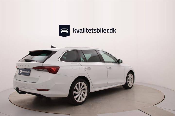 Hvid Skoda Octavia fra 2021