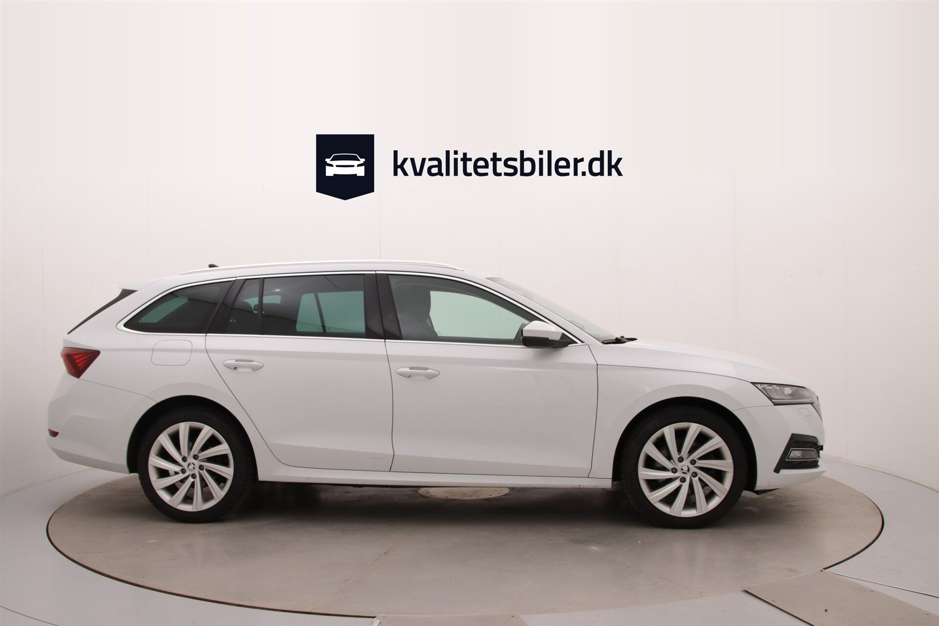 Hvid Skoda Octavia fra 2021