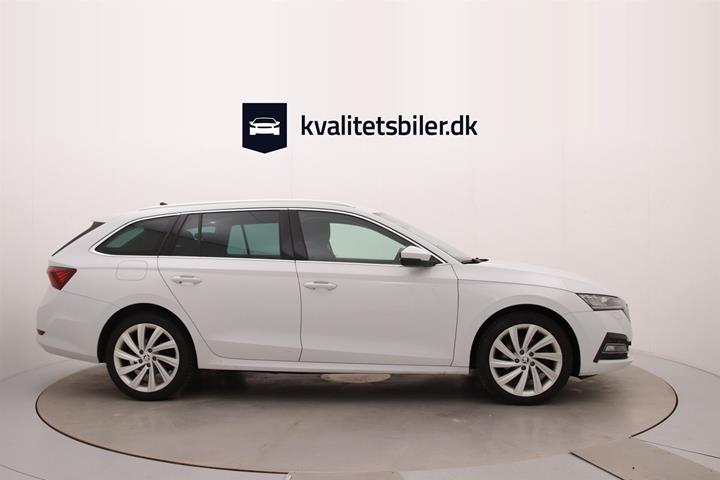 Hvid Skoda Octavia fra 2021