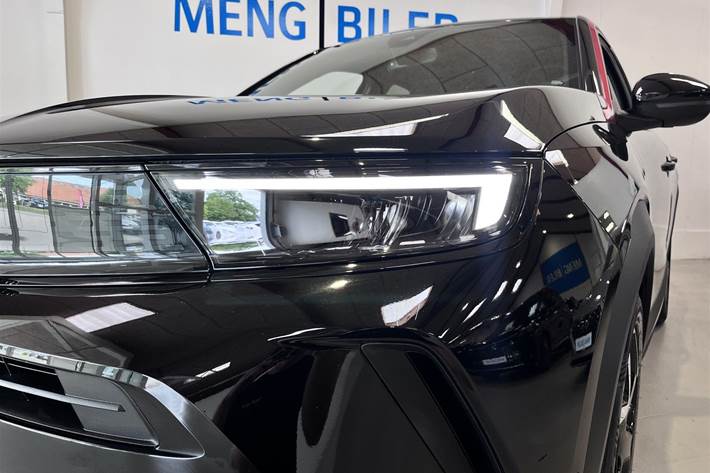 Sort Opel Mokka-e fra 2022