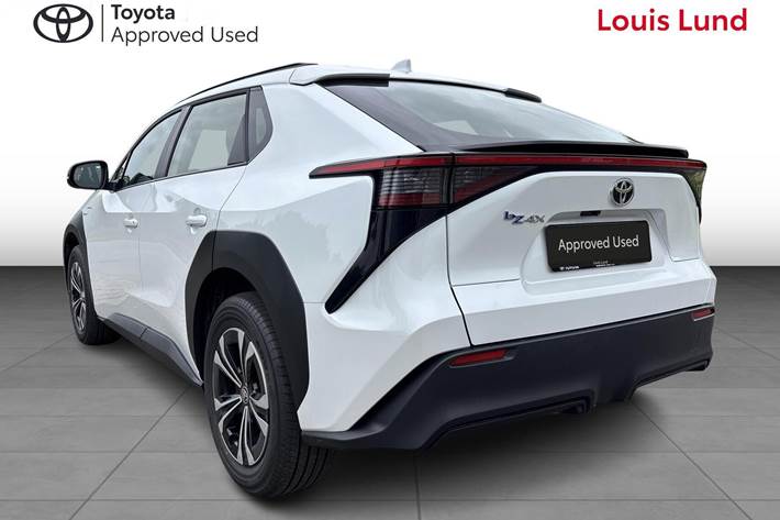 Hvid Toyota BZ4X fra 2024