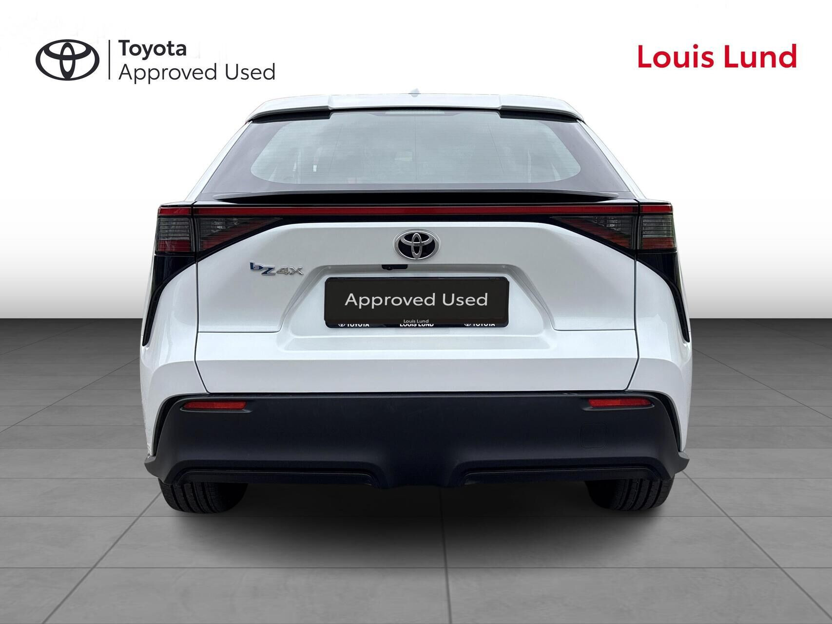 Hvid Toyota BZ4X fra 2024