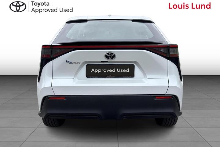 Hvid Toyota BZ4X fra 2024