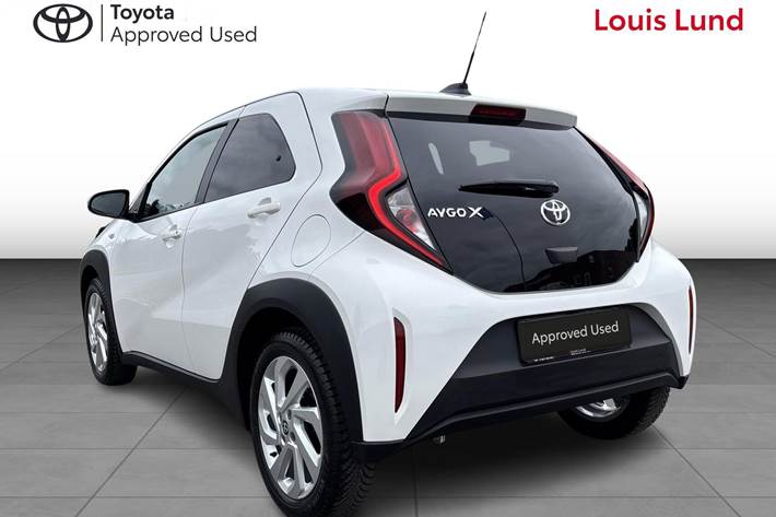 Hvid Toyota Aygo X fra 2025
