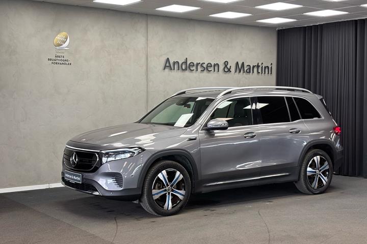 Grå Mercedes EQB 300 fra 2022 set udefra