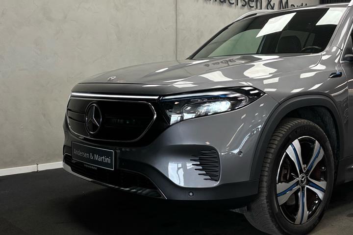 Grå Mercedes EQB 300 fra 2022