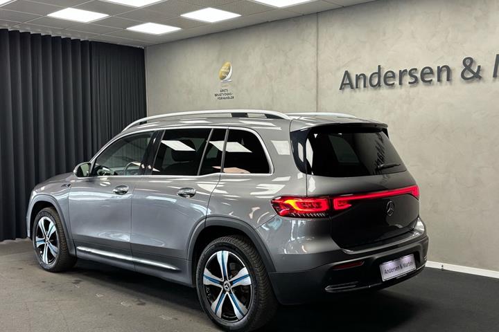 Grå Mercedes EQB 300 fra 2022
