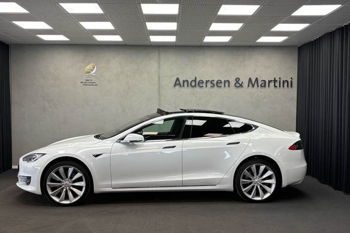Hvid Tesla Model S fra 2018