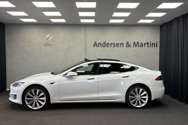 Hvid Tesla Model S fra 2018