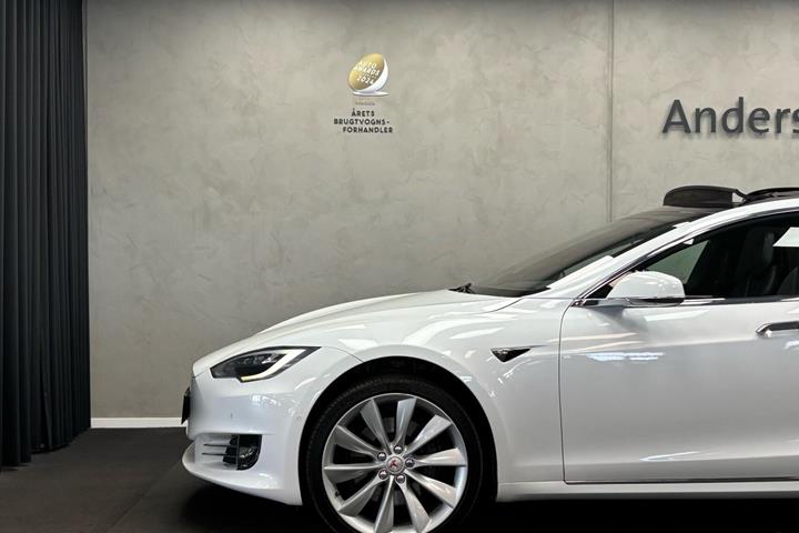 Hvid Tesla Model S fra 2018