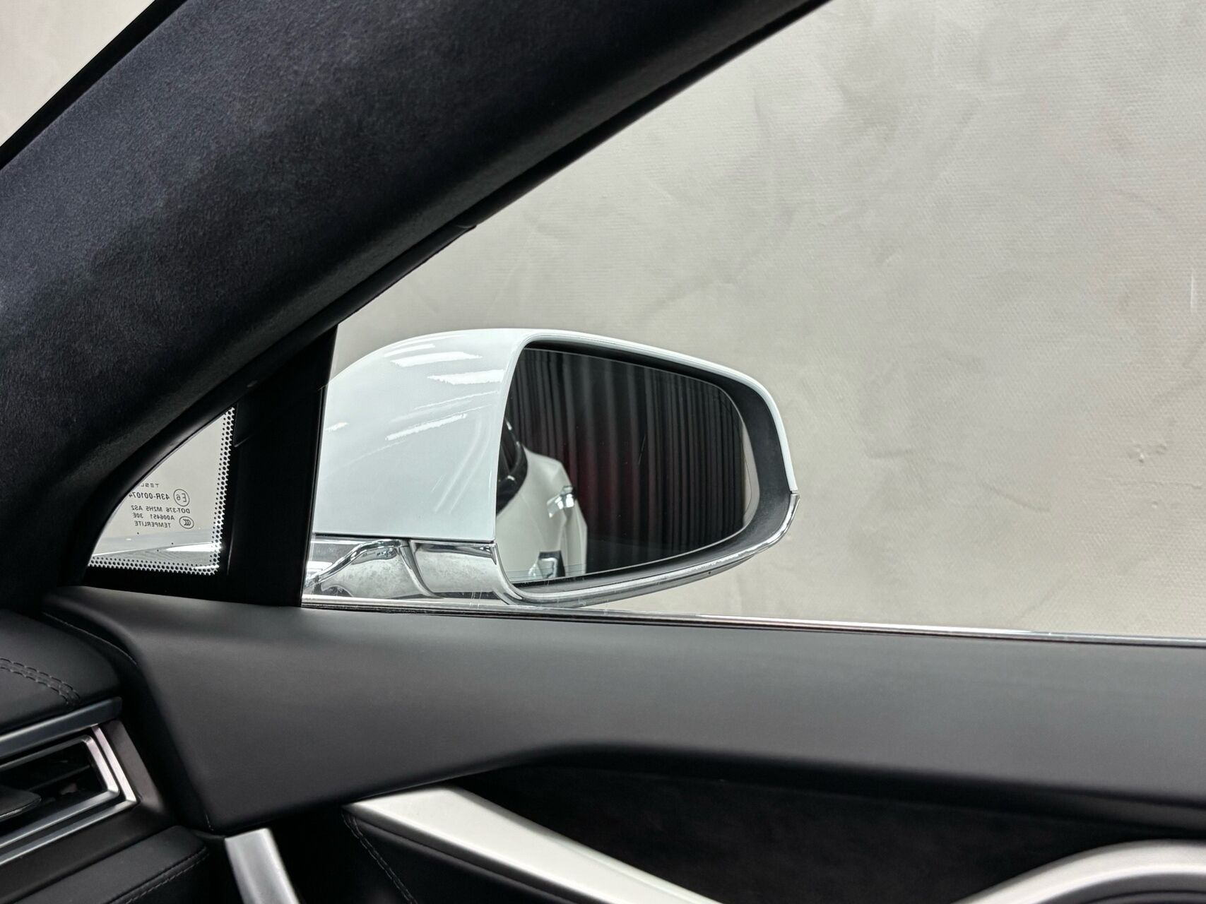 Hvid Tesla Model S fra 2018