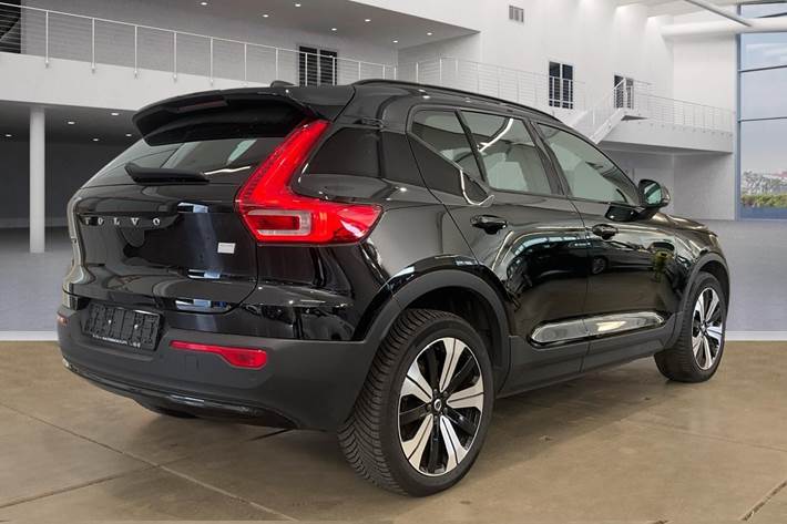 Sort Volvo XC40 fra 2023
