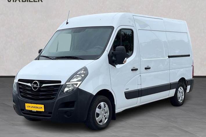 Hvid Opel Movano fra 2021
