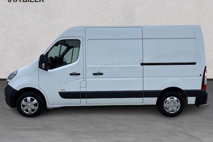 Hvid Opel Movano fra 2021