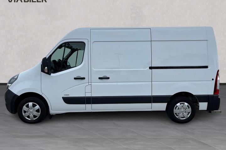 Hvid Opel Movano fra 2021