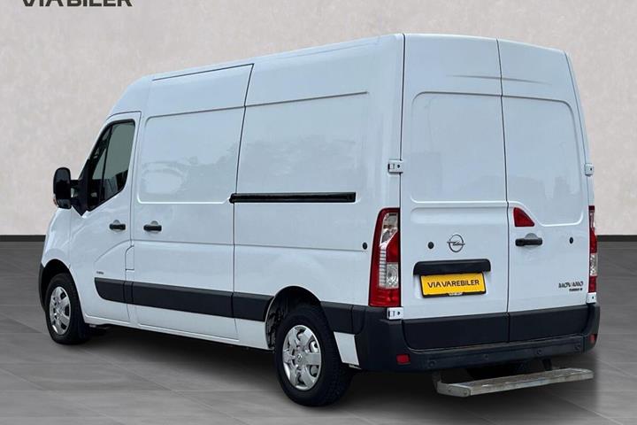 Hvid Opel Movano fra 2021