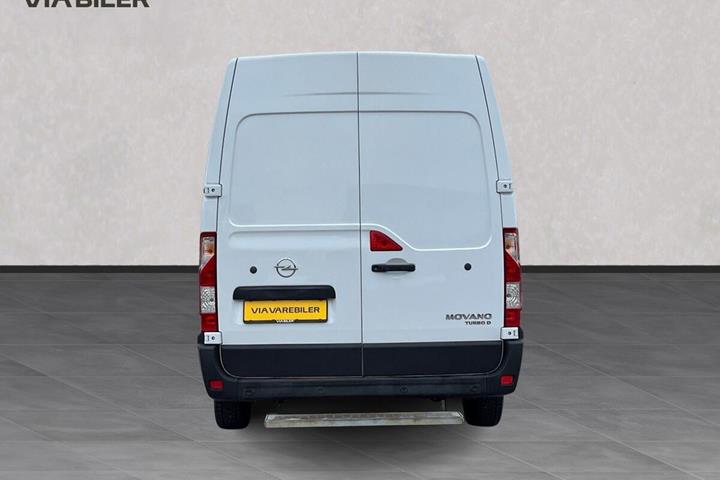 Hvid Opel Movano fra 2021