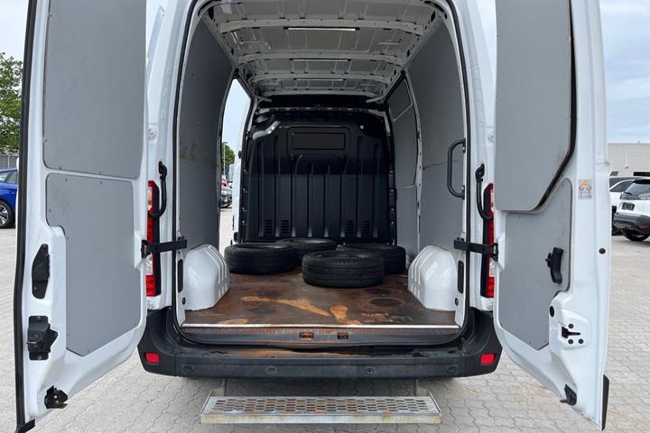 Hvid Opel Movano fra 2021