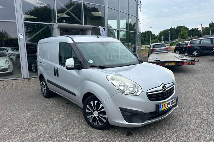 Sølv Opel Combo fra 2013