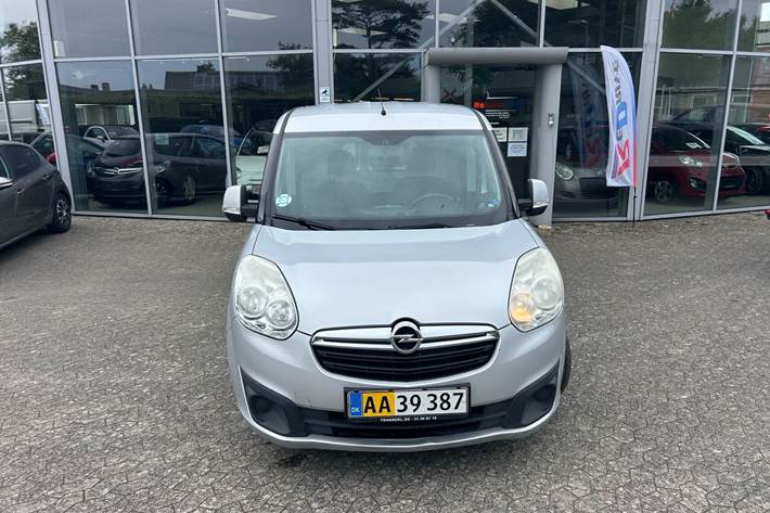 Sølv Opel Combo fra 2013