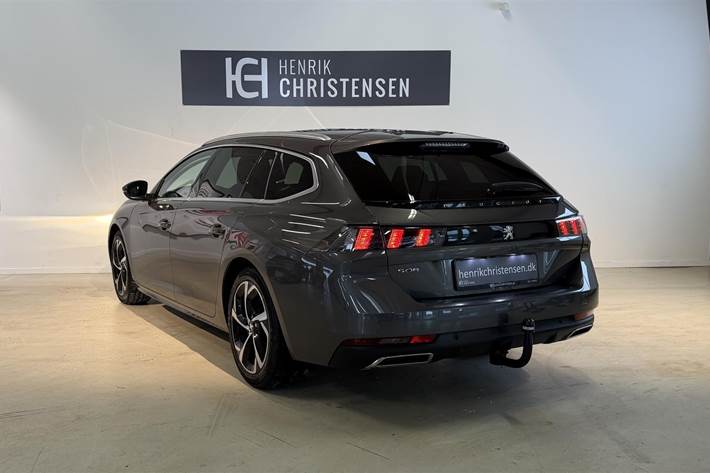 Grå Peugeot 508 fra 2020