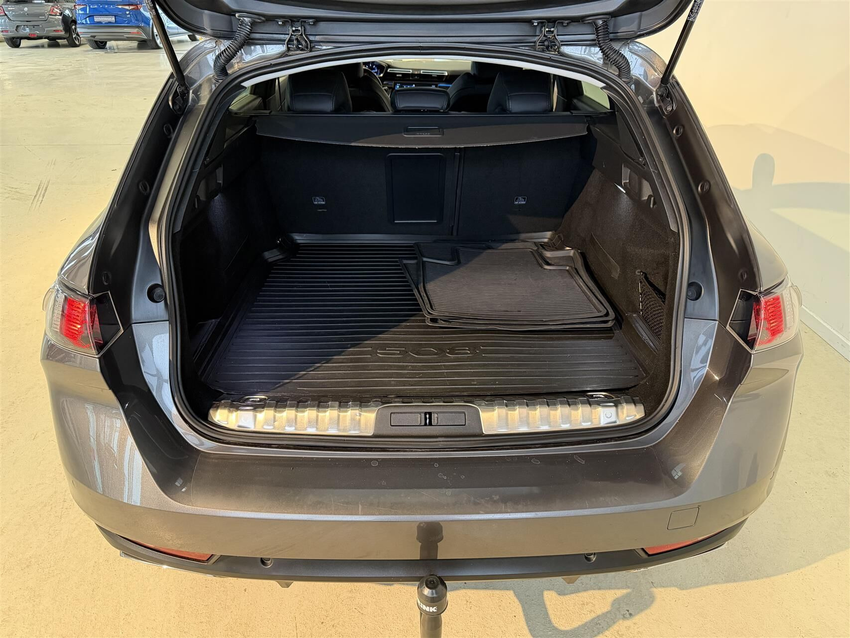 Grå Peugeot 508 fra 2020