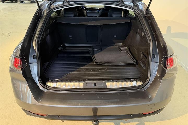 Grå Peugeot 508 fra 2020